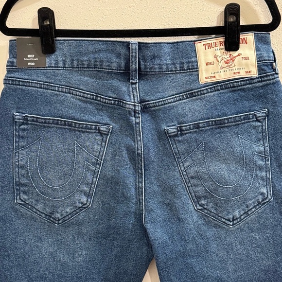True Religion NWT 30 Medium Wash Ricky SN Relaxed Straight Cut Off Denim Shorts - Picture 6 of 10